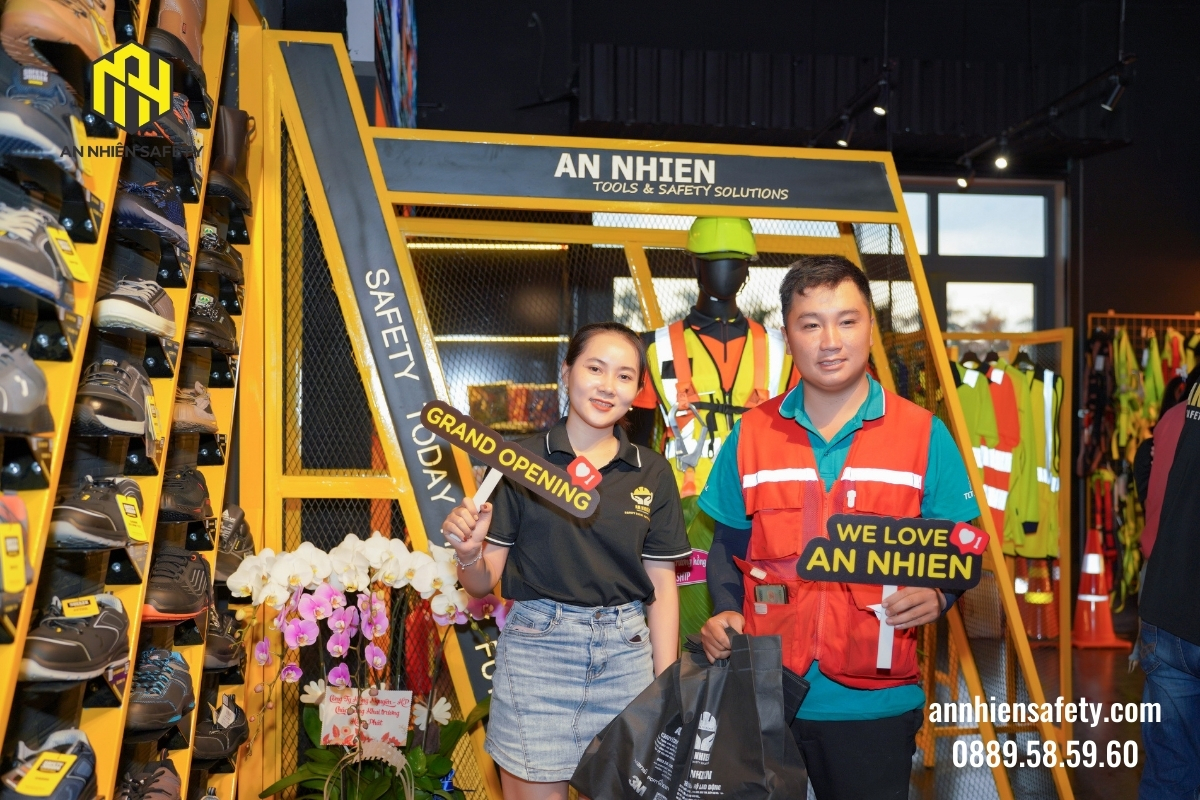Kinh nghiệm mua sắm giày bảo hộ lao động