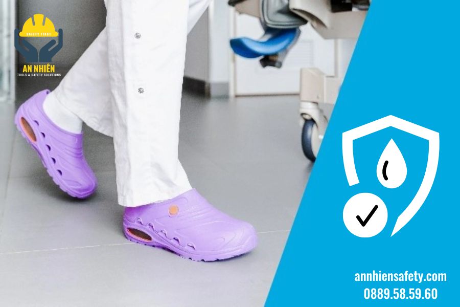 Vai trò của giày bảo hộ lao động trong ngành công nghiệp hóa chất 4 vai-tro-cua-giay-bao-ho-lao-dong-trong-nganh-cong-nghiep